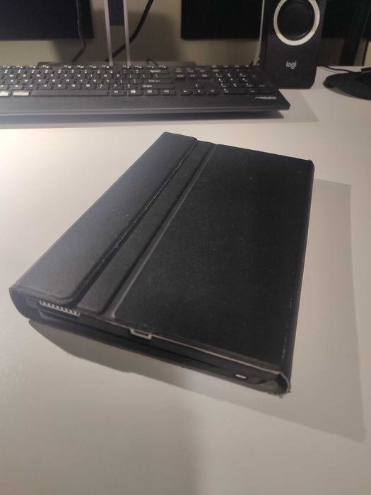 Tablet Lenovo M10 + skórzane etui z klawiaturą magnetyczną bluetooth