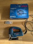 Wyrzynarka Bosch GST 8000 E Professional + zestaw brzeszczotów