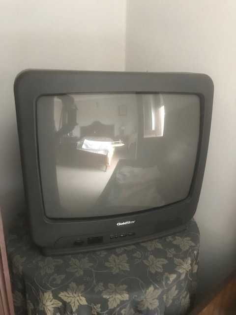 Televisão a cores antiga