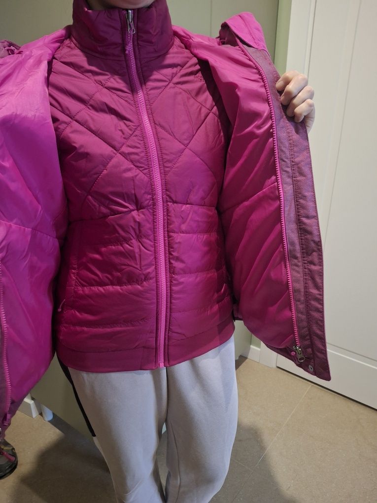 Жіноча лижна куртка фірми North Face, розмір М