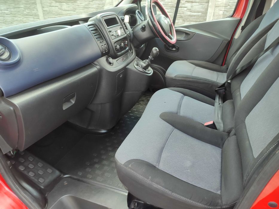 Opel vivaro  9- cio osobowy 2015 rok