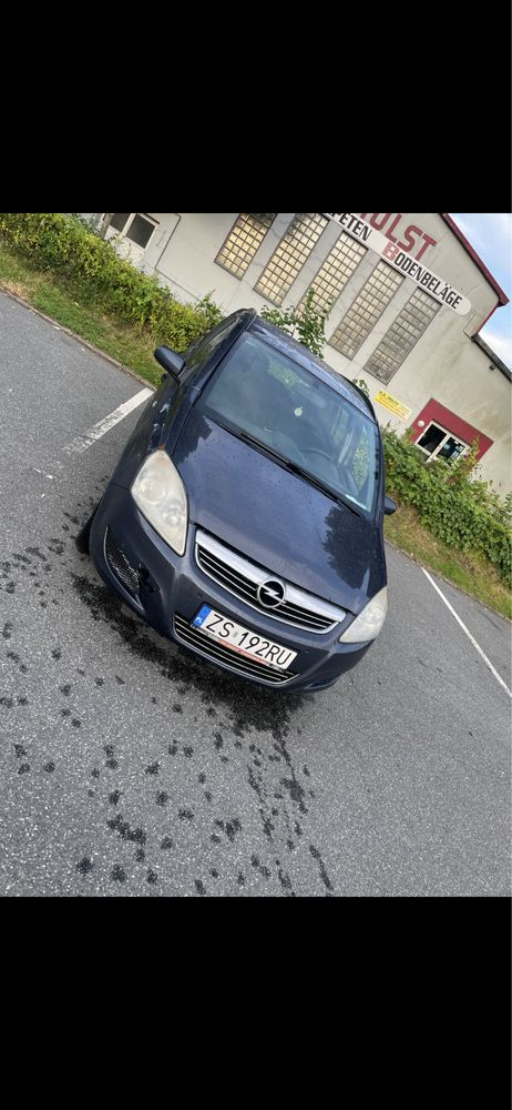 Opel zafira  auto serwisowane bd stan