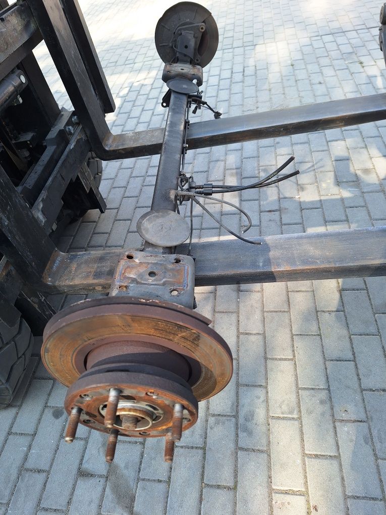 Oś tylna Piasta zwrotnica tarcza Ford Transit mk8