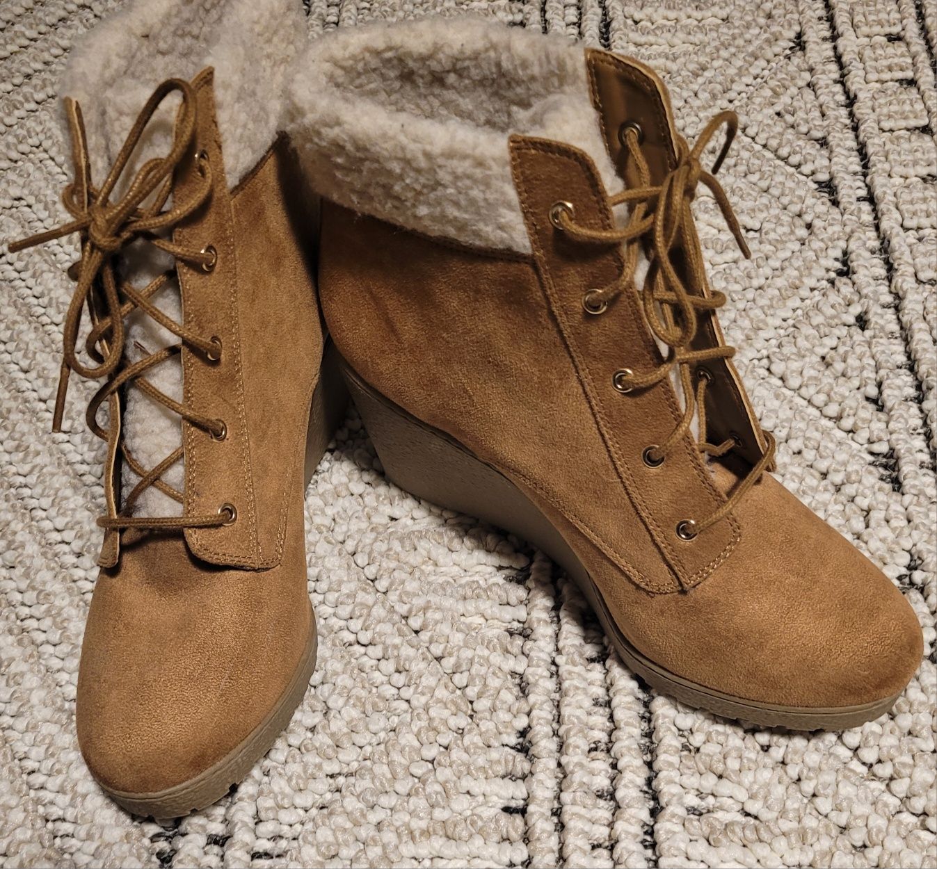 New Look nowe botki z kożuszkiem na koturnie 39 camel