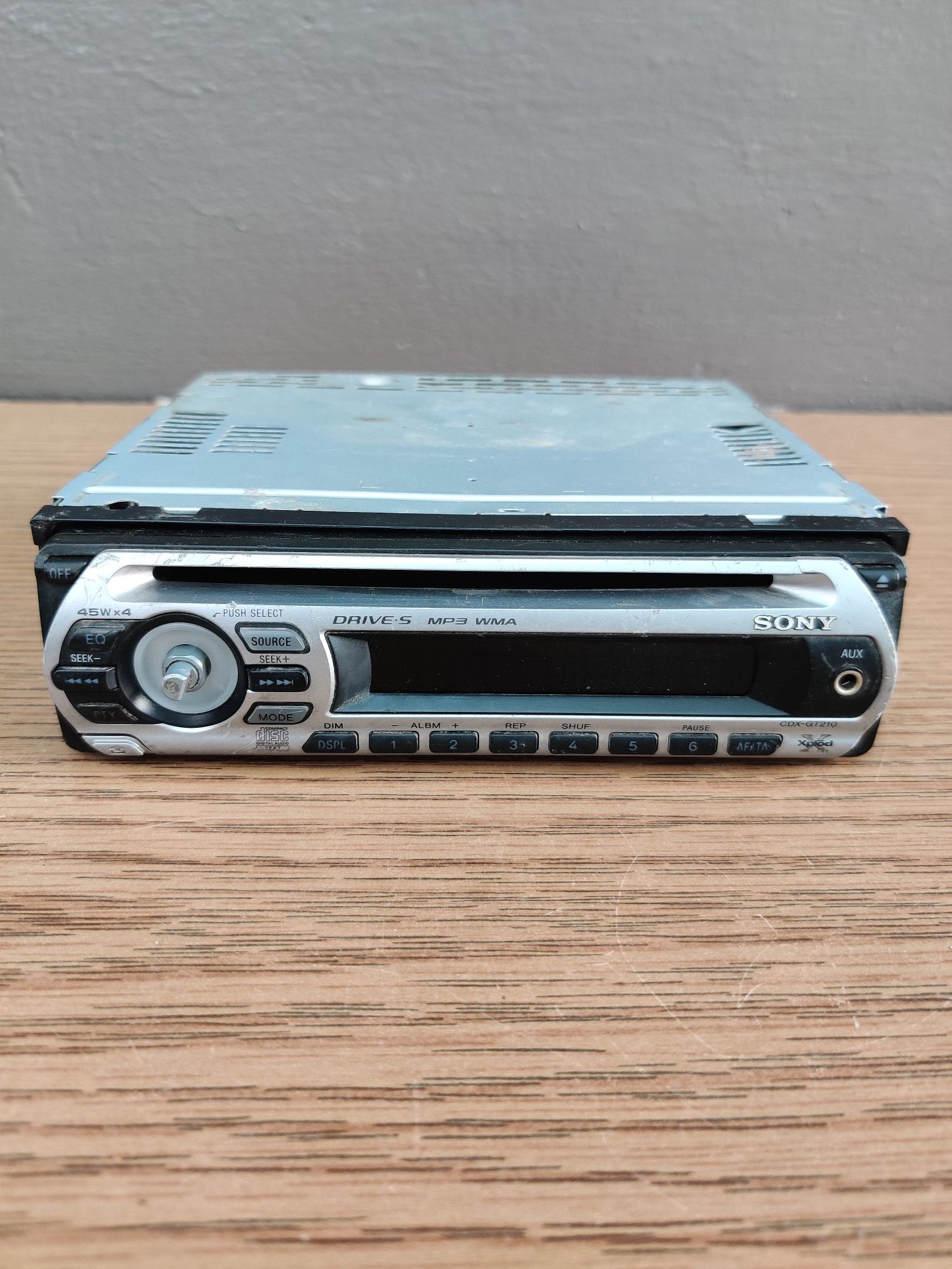 Автомагнитола Sony CDX-GT220 в полностью рабочем состоянии!