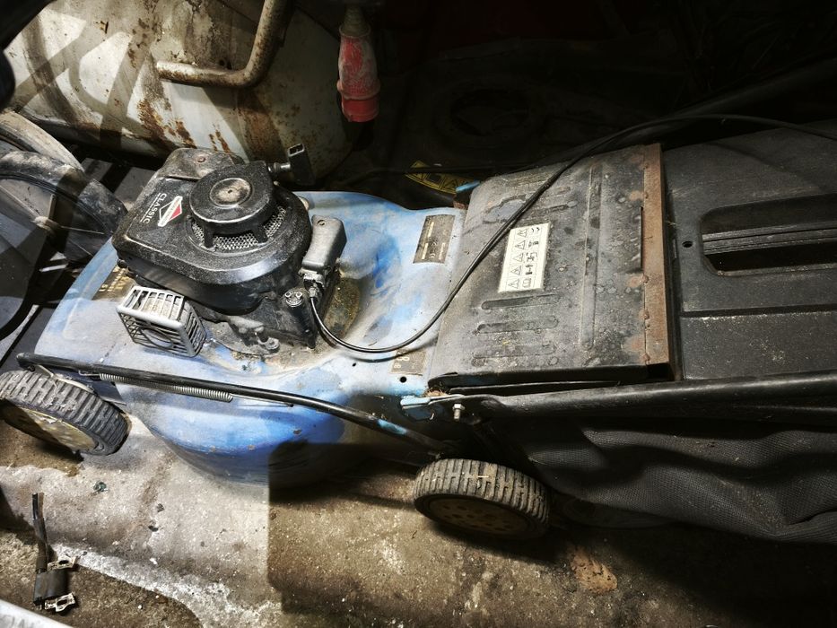 Kosiarka spalinowa uszkodzona