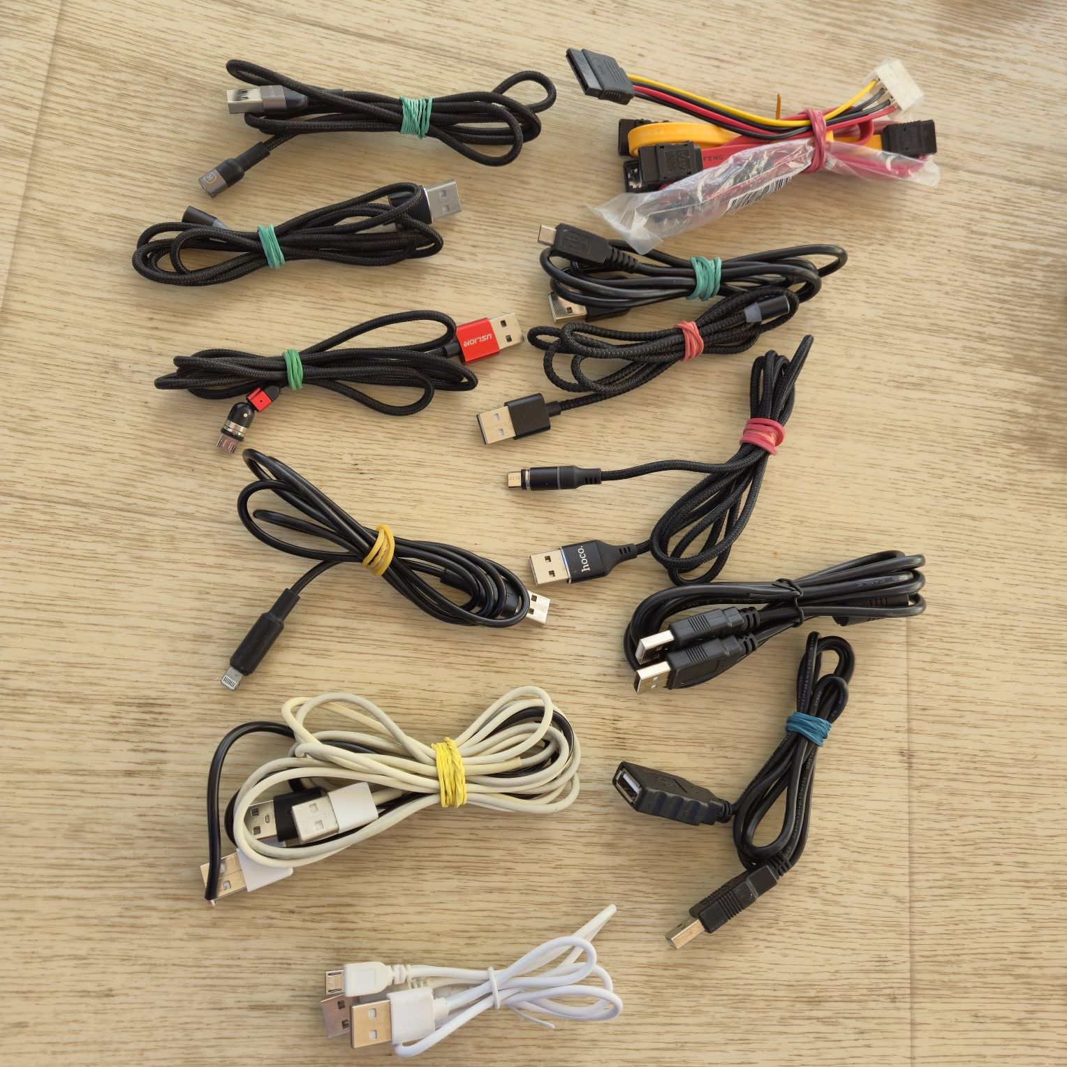 Набір кабелів
USB-micro USB 
3 RCA- 3 RCA