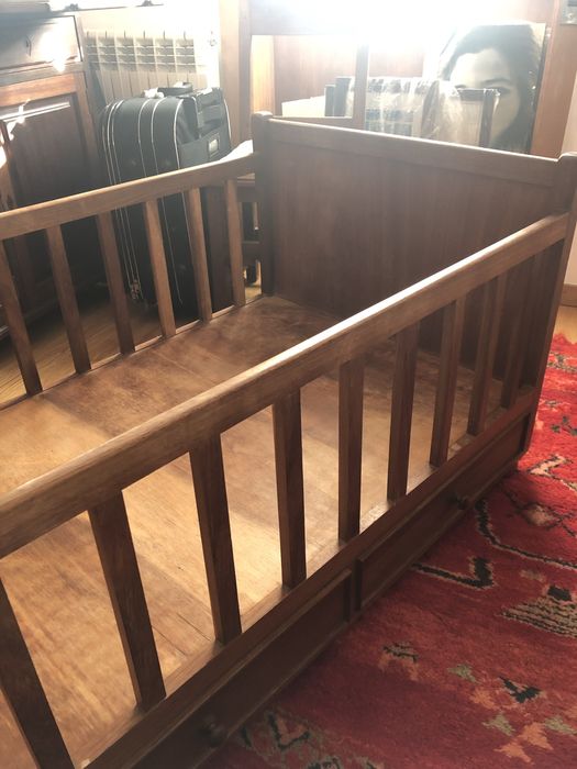 Cama de grades em madeira maciça com colchão