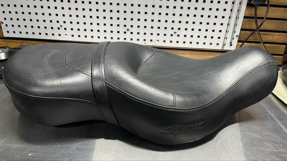 Сидіння Harley Devidson Sportster