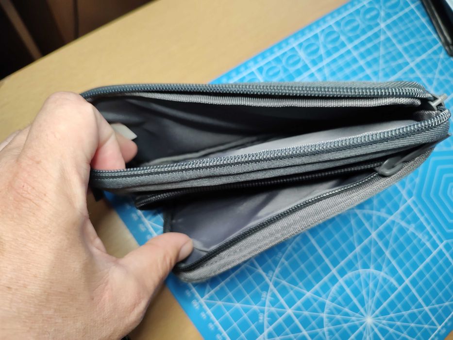 Konsola Evercade Handheld HDMI jak nowa+The C64 Collection 1 + etui