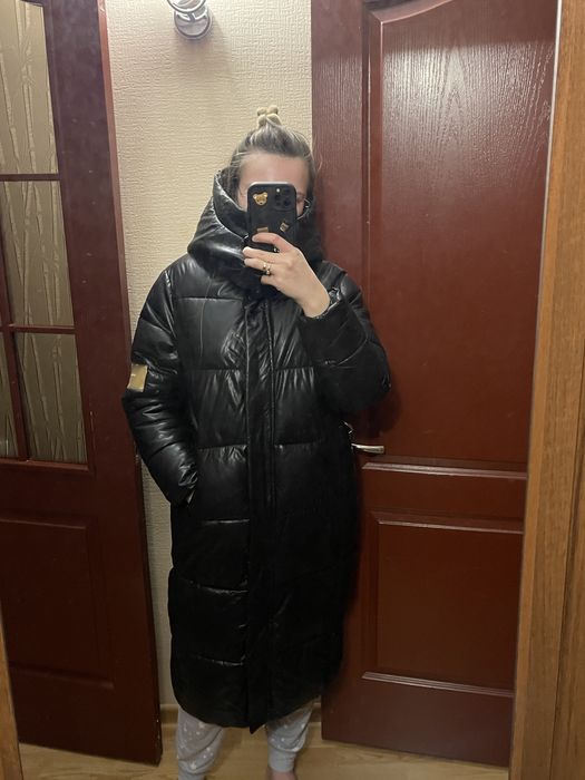 Стильна чорна зимова куртка оверсайз