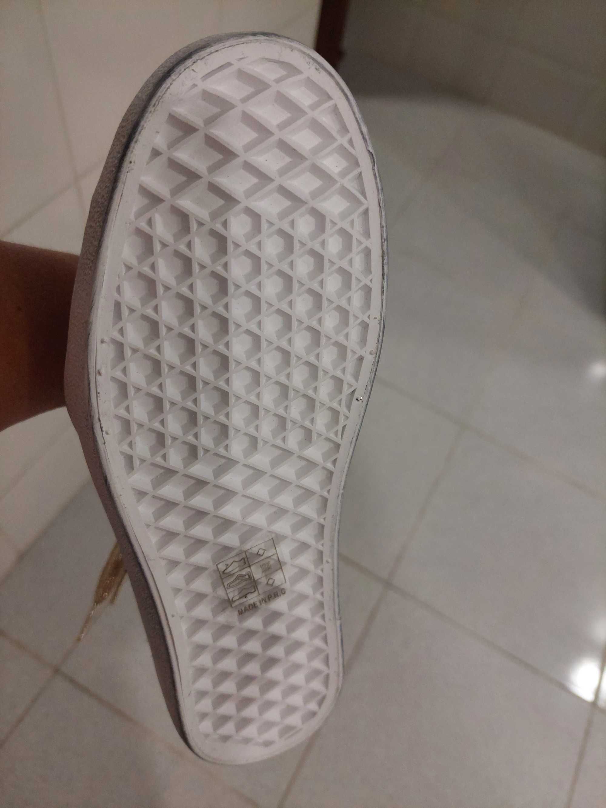 Sapatilha estilo bota