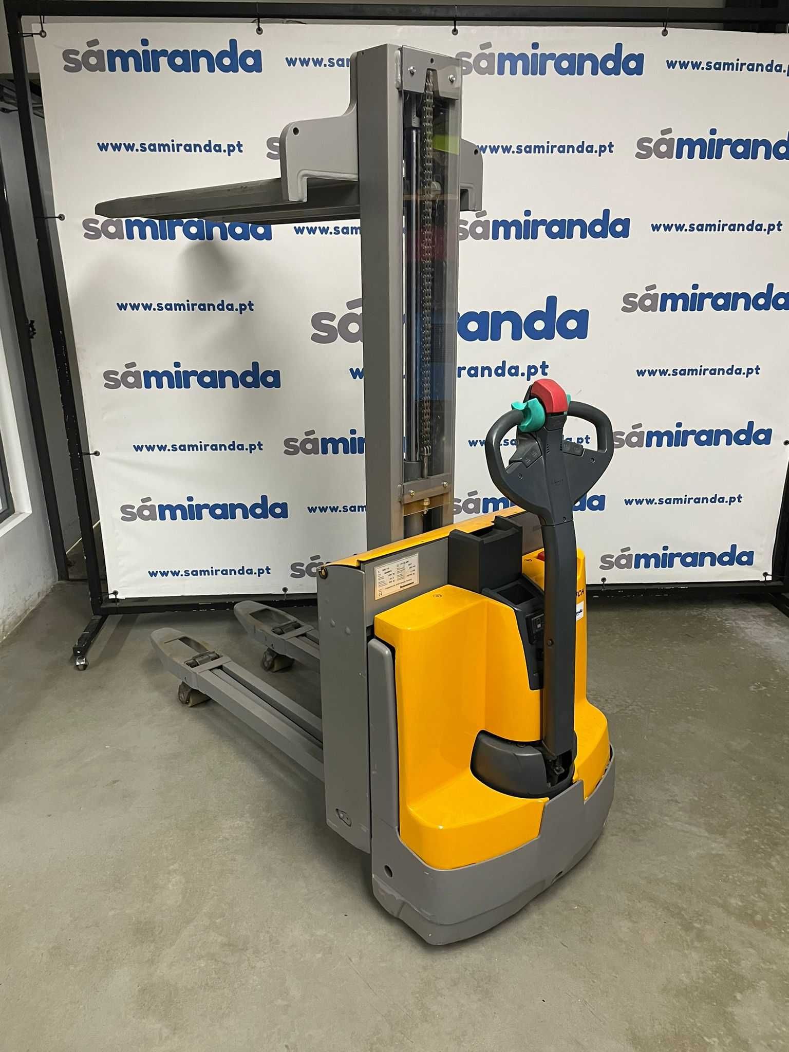 Stacker Elétrico Jungheinrich EMD 118