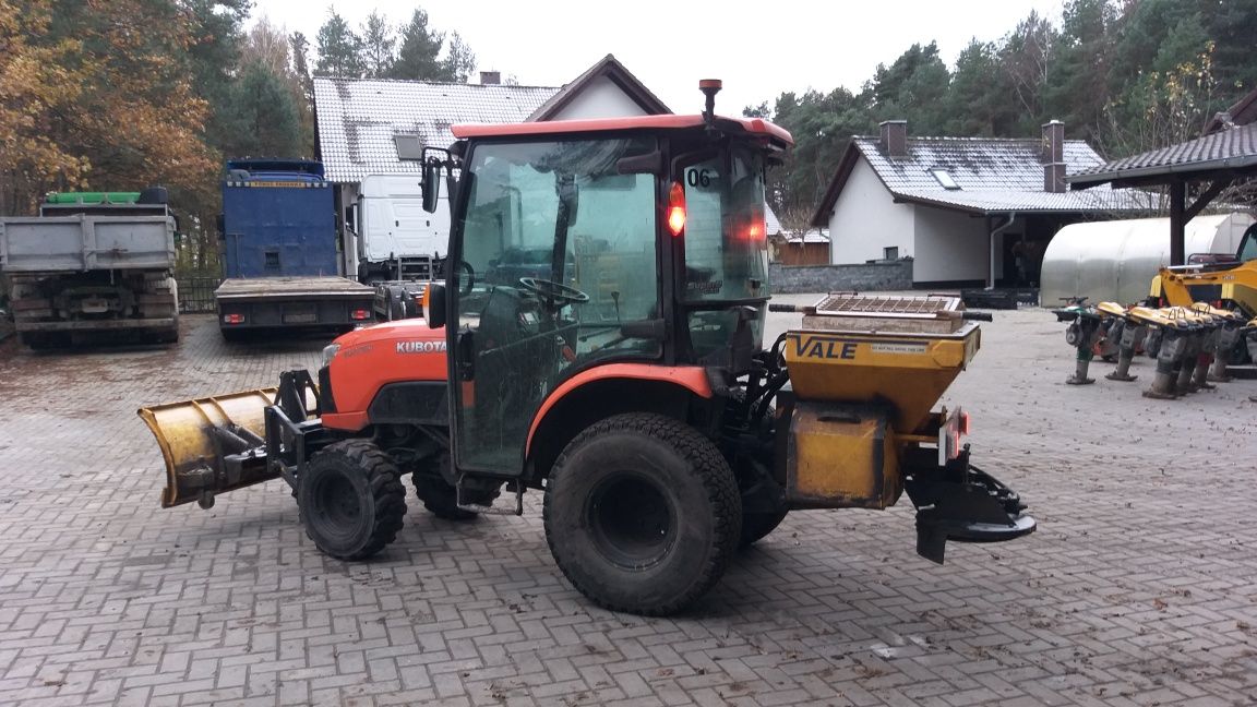 Kubota b2261 z 2019 roku bardzo ładna traktorek komunalny pług