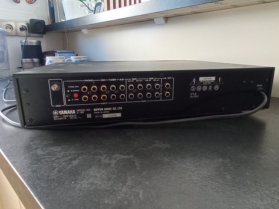 Preamp Yamaha C60