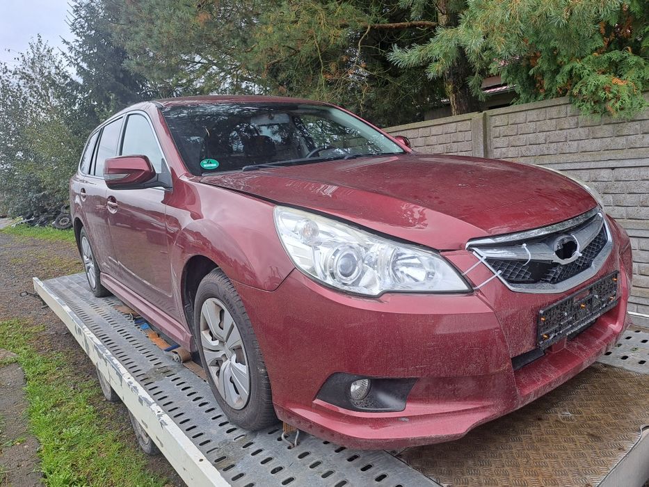 Subaru Legacy 2.0benzyna 4x4 kombi hak delikatnie uszkodzona