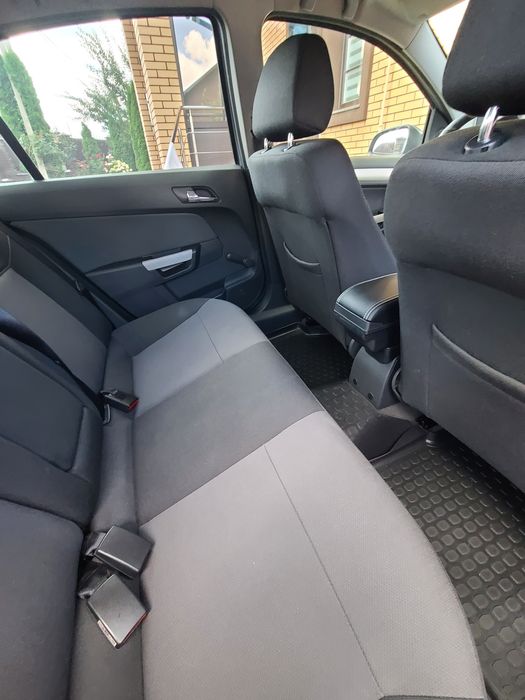 Opel Astra h sedan 1.6