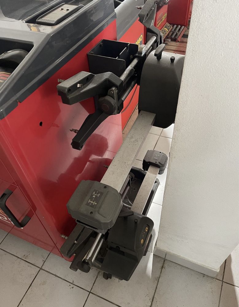 Máquina de alinhar direções Mondolfo Ferro Trigon 728