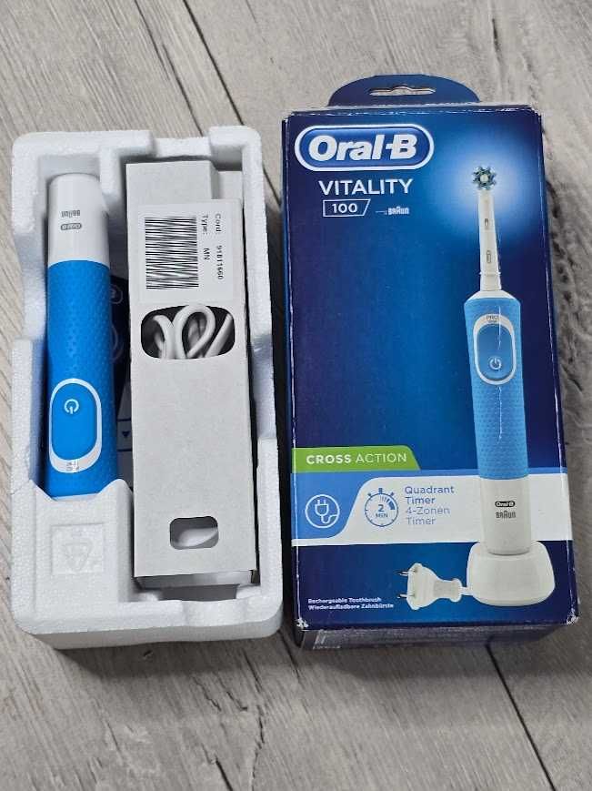 Szczoteczka elektryczna Oral-B Vitality 100 Cross Acrion niebieska