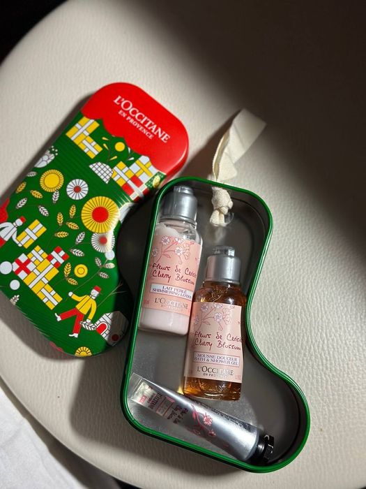 Подарунковий набір L'Occitane Cherry Blossom 
﻿﻿Fleurs de Cer