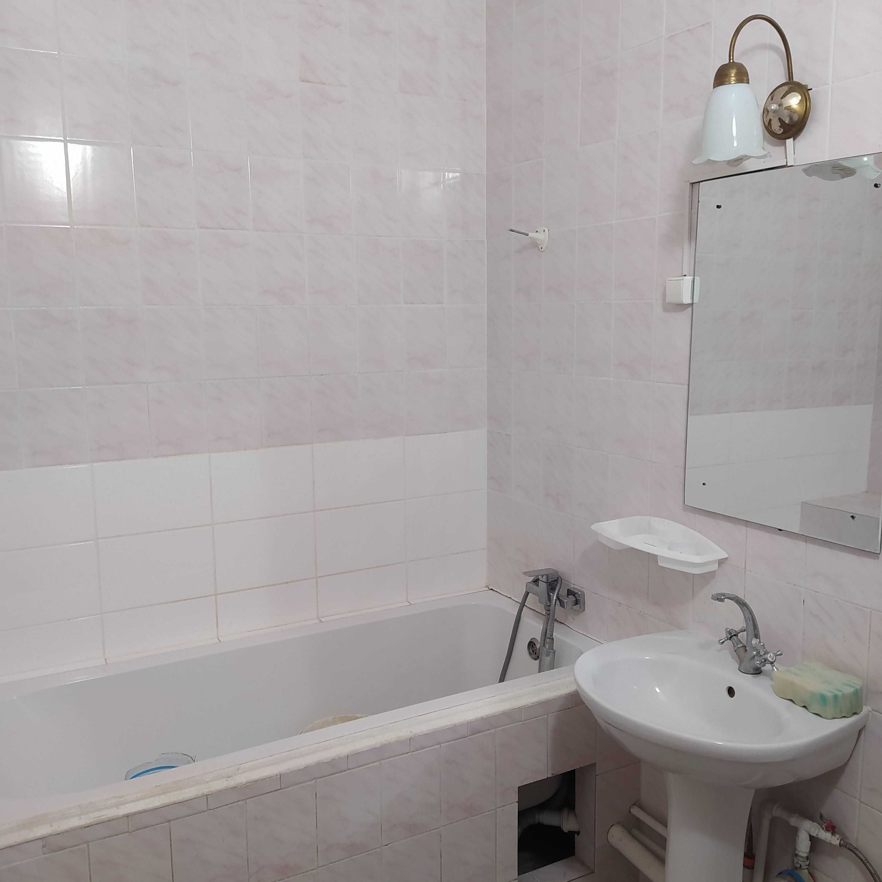 Продам 4-х кімнатну квартиру в центрі з індивідуальним опаленням