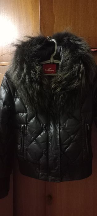 Пуховик зимовий у гарному стані