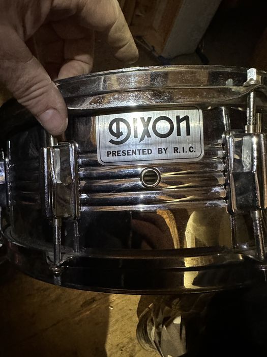 Барабани:великий. 2 томи. 2стійки для тарілок,малий,педаль