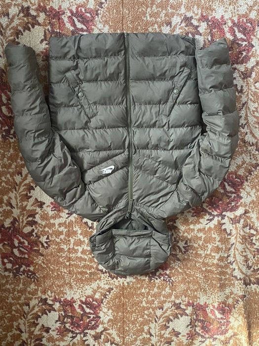 Пуховік найк у зеленому кольорі