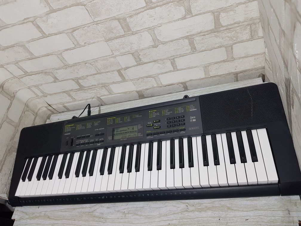 Синтезатор Roland E-16/Casio CTK-2200 /у з Німеччини