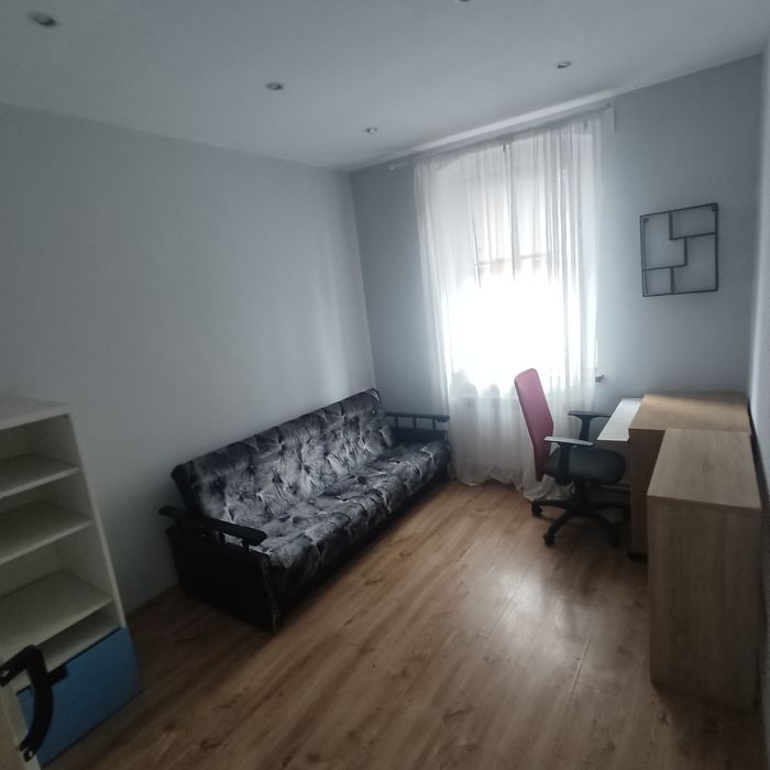 Wynajmę mieszkanie dwupokojowe z kuchnią i przedpokojem