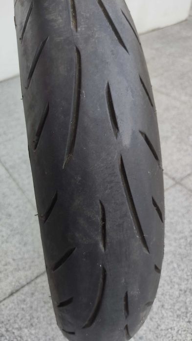Vendo pneu Corsun