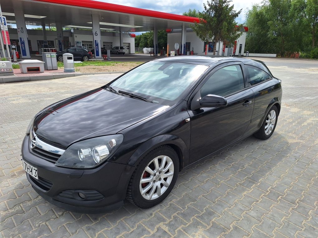 Opel Astra GTC 1.4 16V benzyna rok 2005 hak zadbana