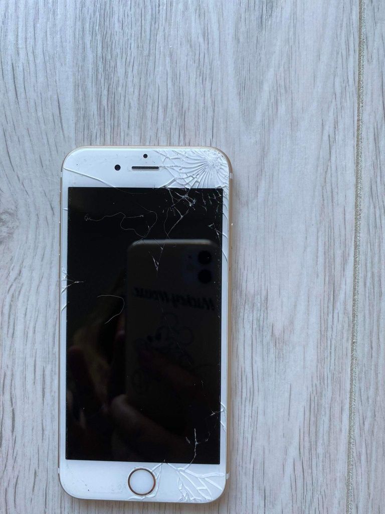 iPhone         6s