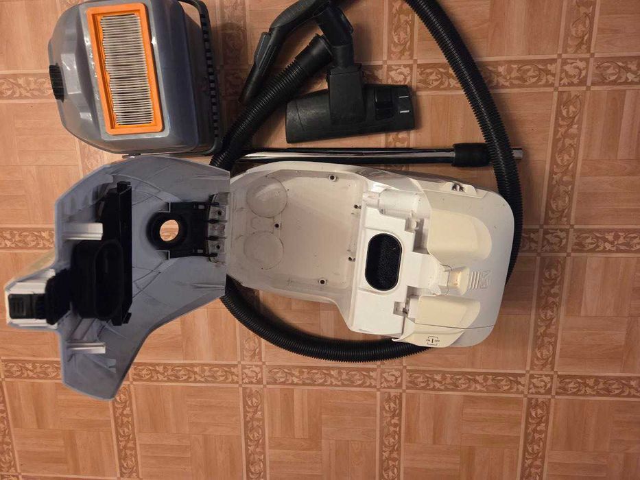 Продаю миючий пылесос Karcher mediclean DS 6000