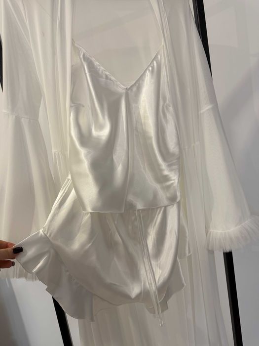 Zestaw - welon, bolerko, szlafrok, skrzynka, piżama