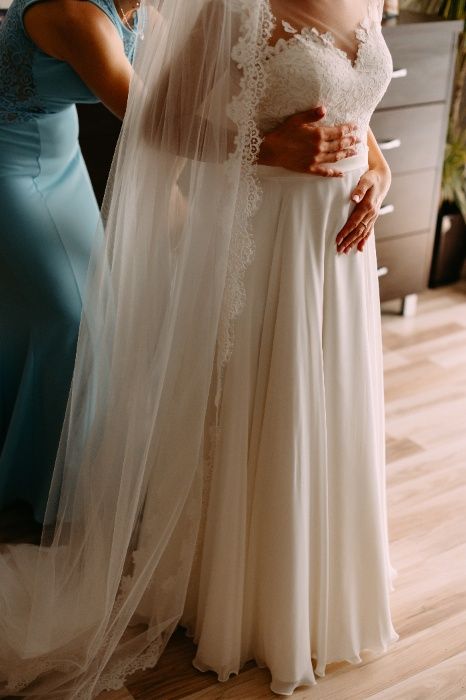 Suknia ślubna z dwoma welonami