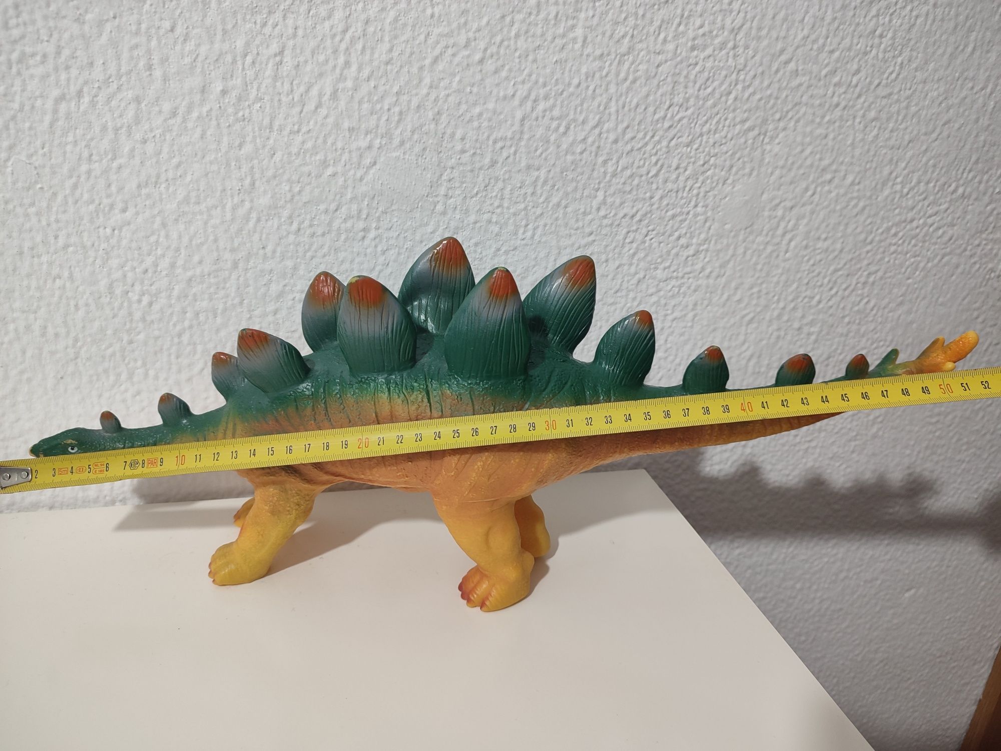 Dinossauro gigante brinquedo (emite som)