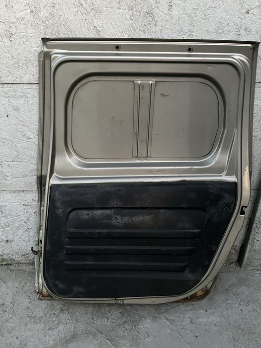 Лада ларгус, дача логан, задня дверця права