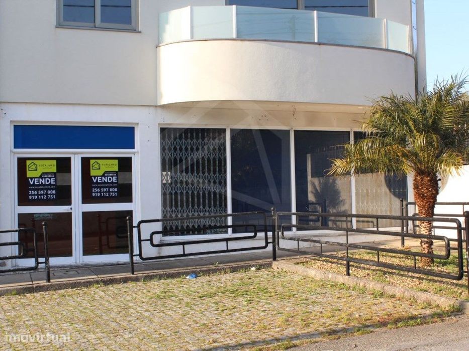 Loja comercial com 180 m2 em Santa Maria de Lamas