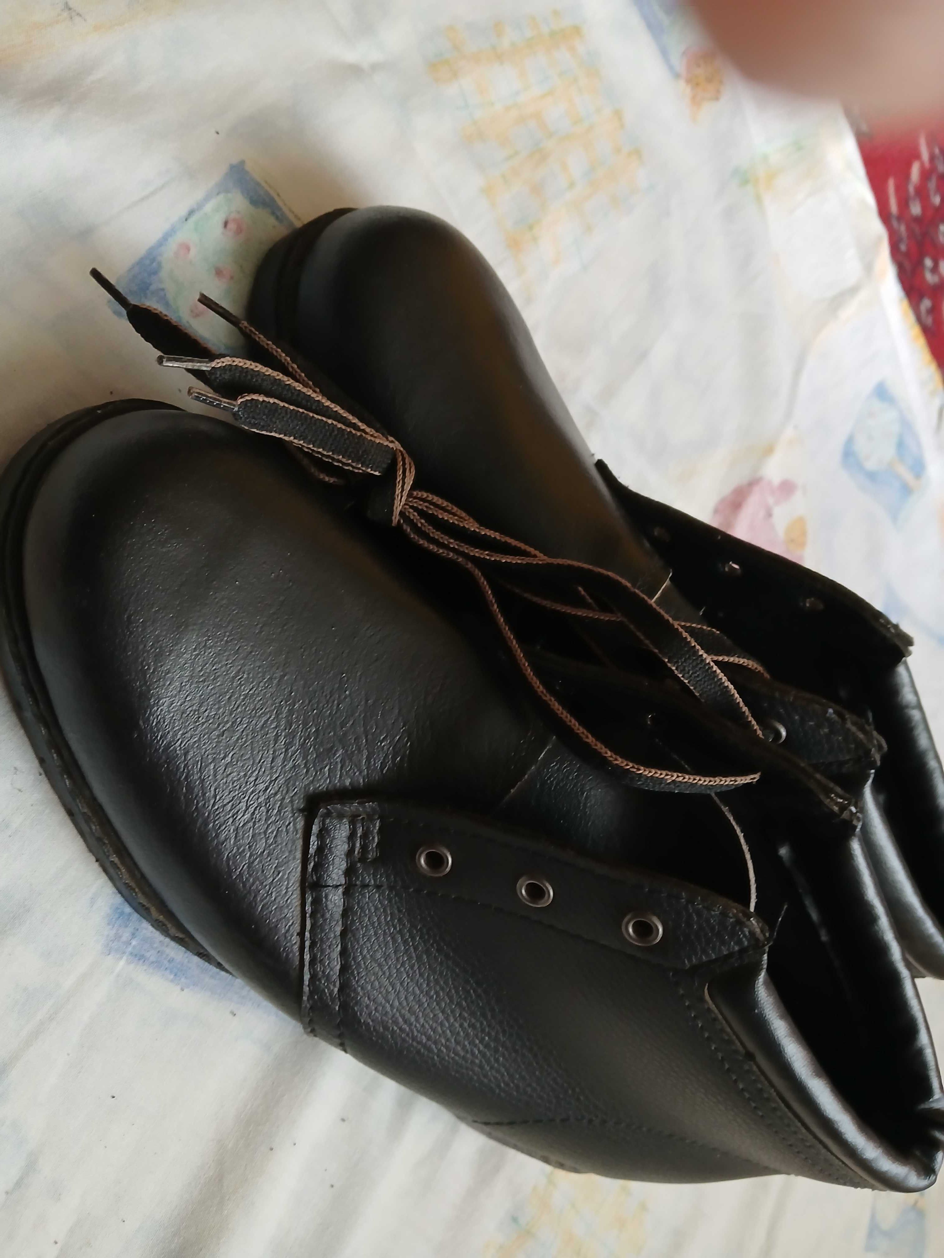 Buty robocze z okresu PRL kolekcjonerskie rozm 29