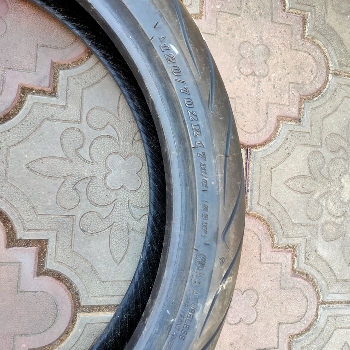 Мотошины 120/70 ZR17 Dunlop