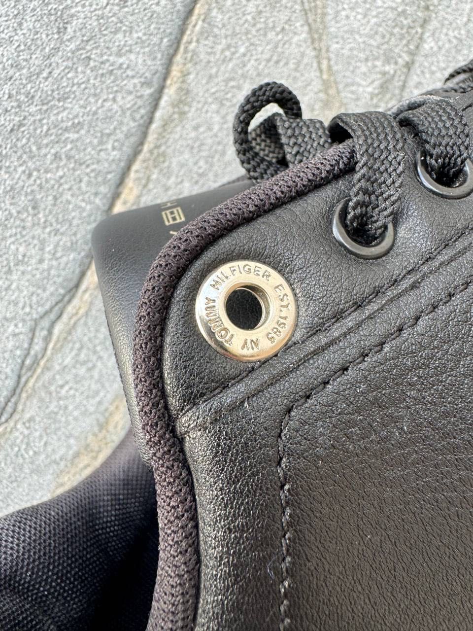 Нові шкіряні кеди снікерси Tommy Hilfiger Button Detail Court