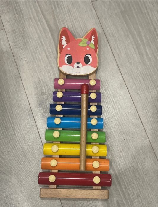 Brinquedos musicais e com som