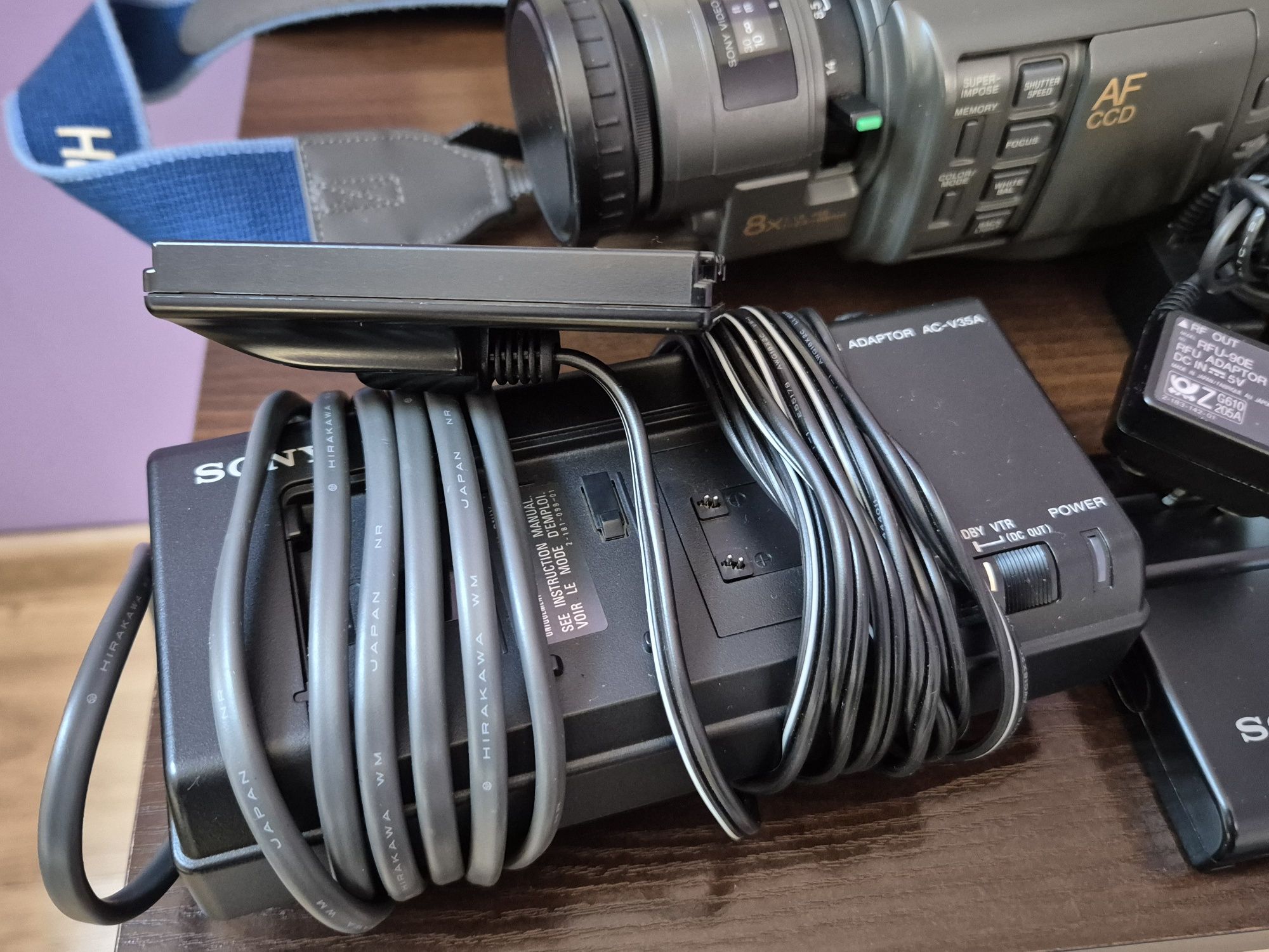 Kamera Sony CCD-F370E Video 8. 3 baterie, zasilacz.