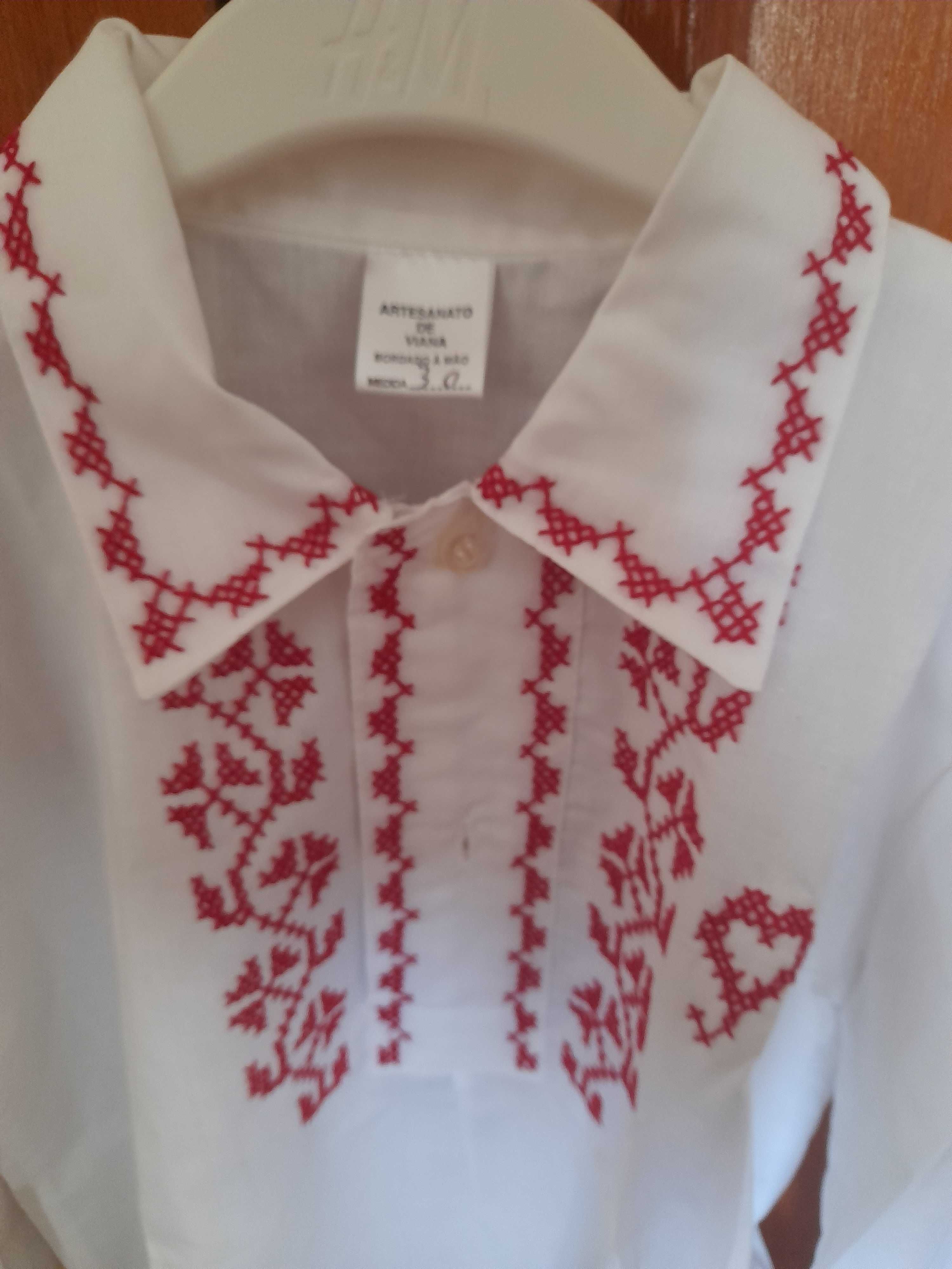 Camisa traje de viana bordada à mão menini