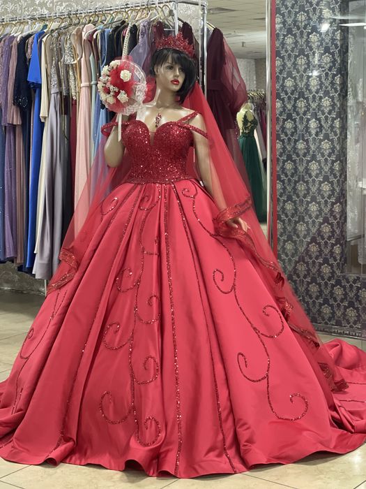 Королівська колекція! Червоні пишні сукні.