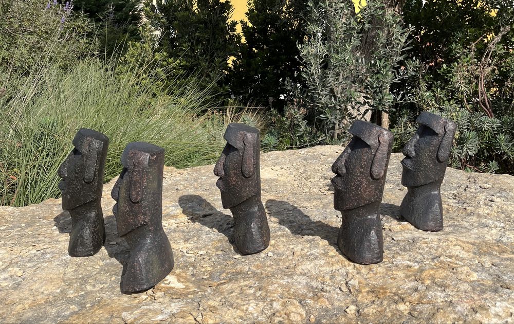Reproduções de Moais da Ilha de Páscoa