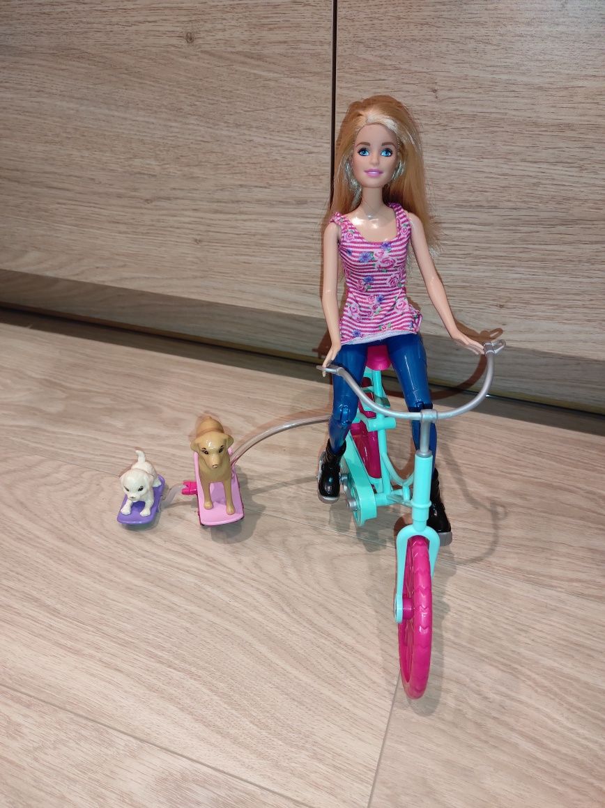 Barbie na rowerze z pieskami, rowerzystka, Mattel