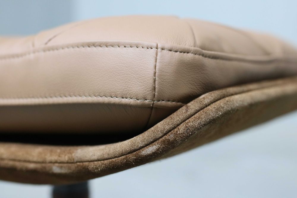 Poltrona + pousa pés Madsen & Schubell modelo MS68 | Design Nórdico