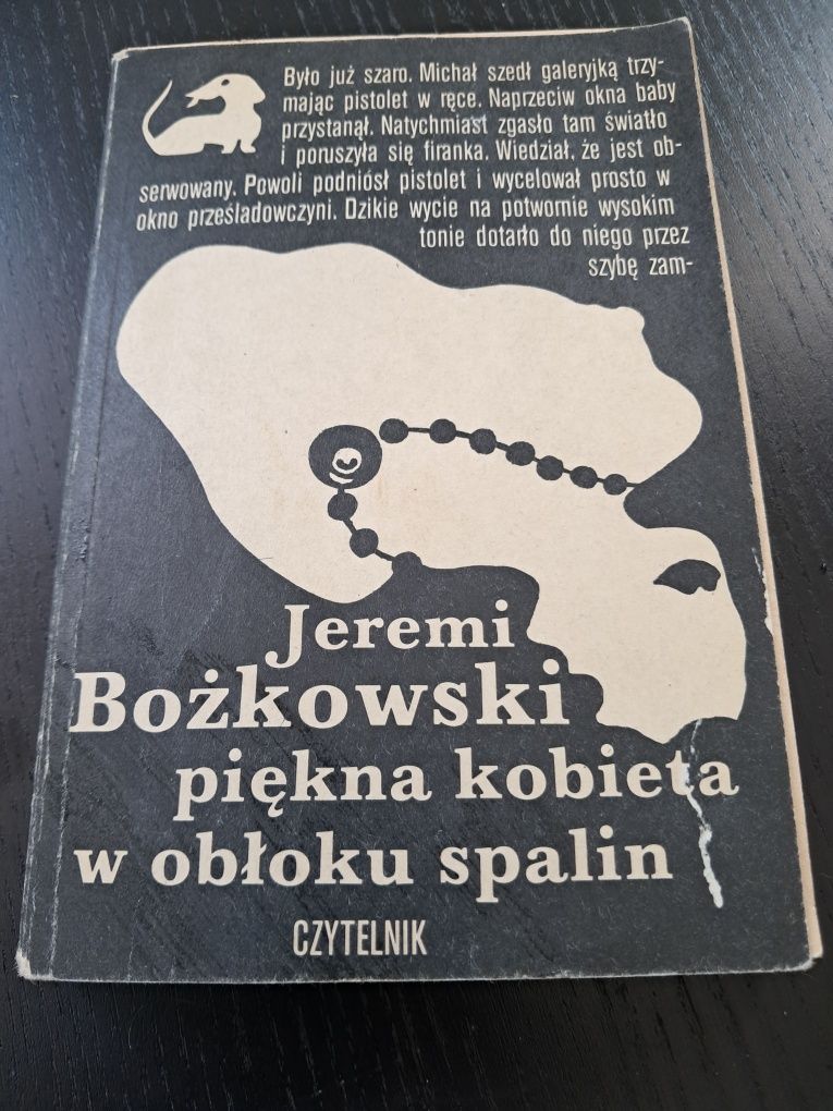 Piękna kobieta w obłoku spalin. Jeremi Bożkowski